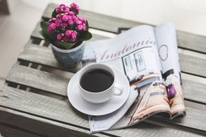 /119/Geluk/coffee-flower-reading-magazine.jpg