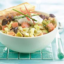 Farfalle met zalm, avocado en citrusdressing