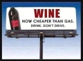 Wijn is nu goedkoper dan benzine. Drink, niet rijden.