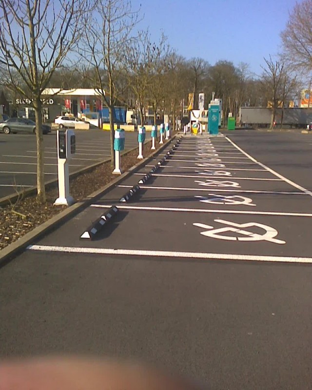 Laadpalen Carrefour+Brico.jpg