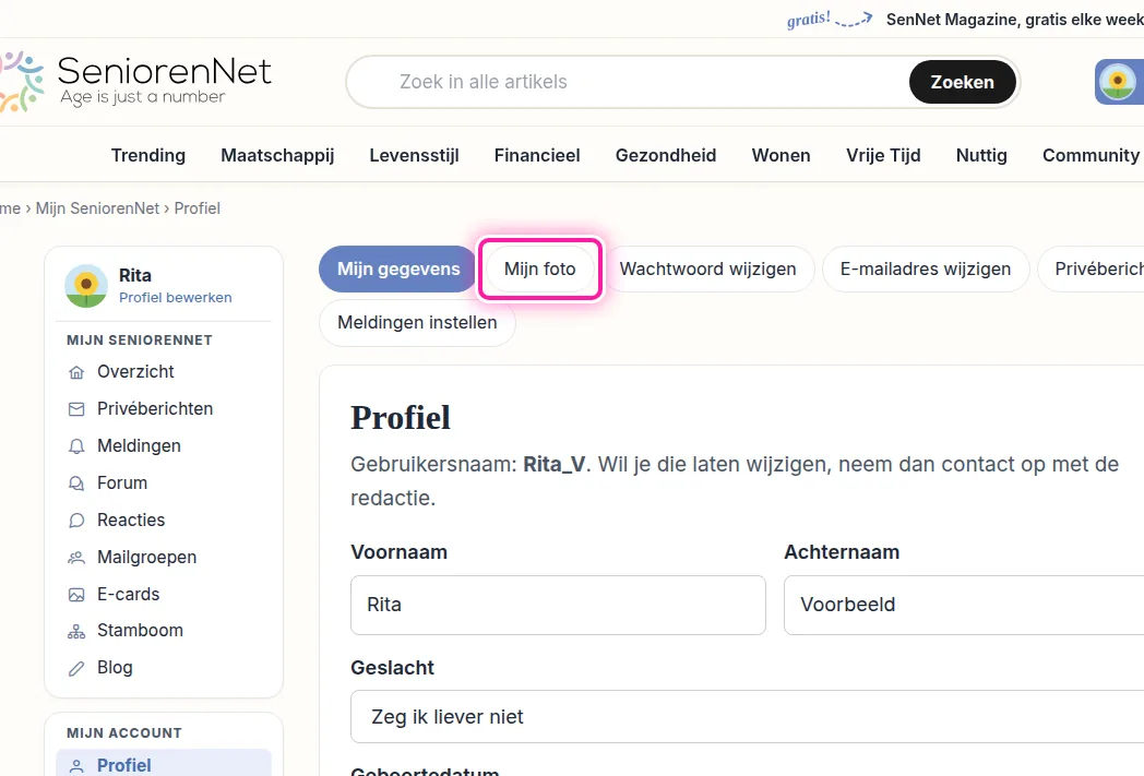Bovenaan je profiel zie je een rij knoppen. Klik daar op "Mijn foto". Je komt dan op de pagina waar je een foto of figuurtje voor bij je naam kan kiezen.